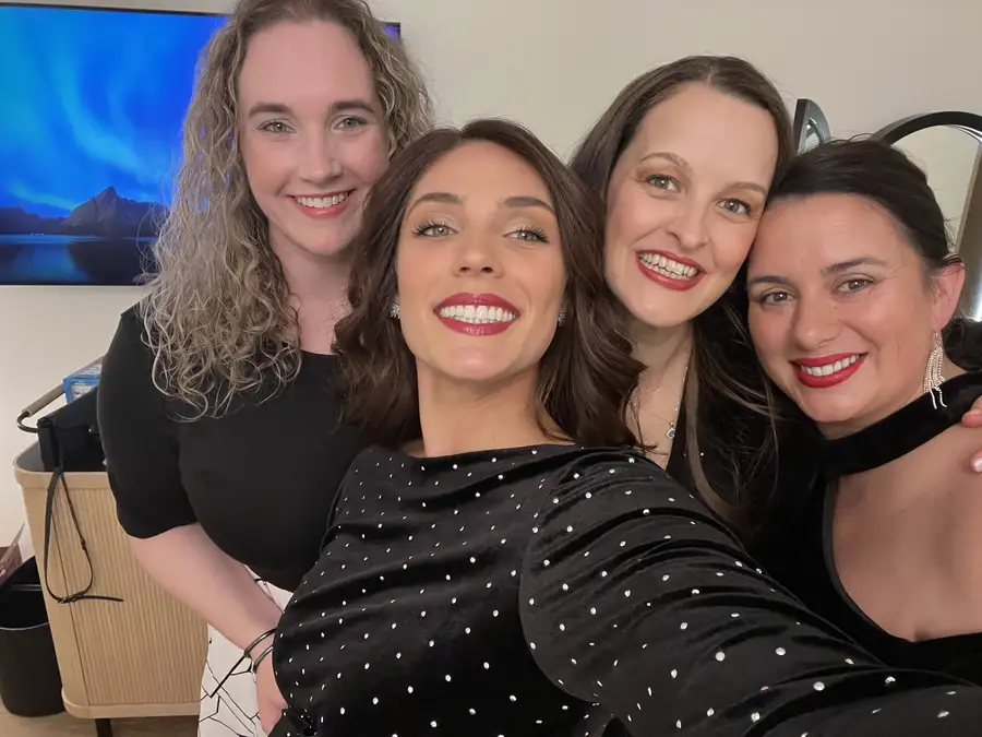 Red lips and black dresses